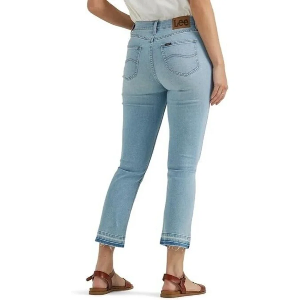 Lee Legendary Mid Rise Capri Jeans Womens 18 Light Blue Raw Hem Stretch NEW - Picture 2 of 11
